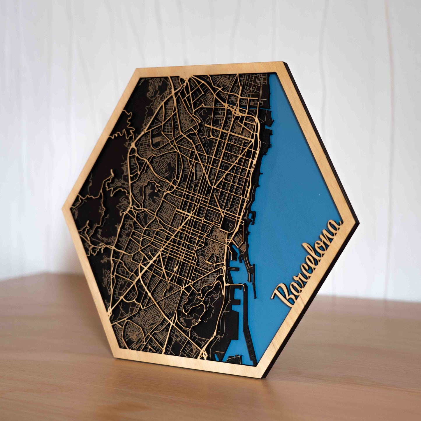 Barcelona Stadtplan aus Holz – 29 x 33 cm Sechseck/Hexagon