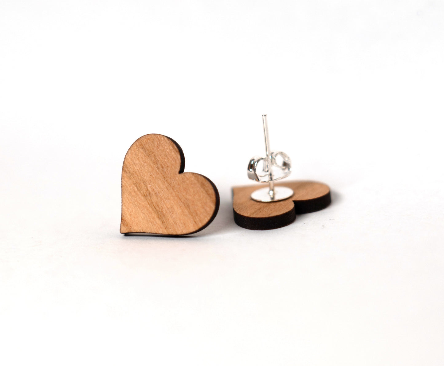 Core – Herz Ohrstecker aus Holz – Kirschholz