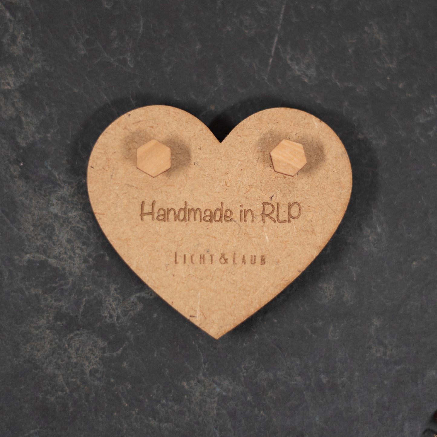 Horizon – Sechseckige Holz Ohrstecker – Kirschholz