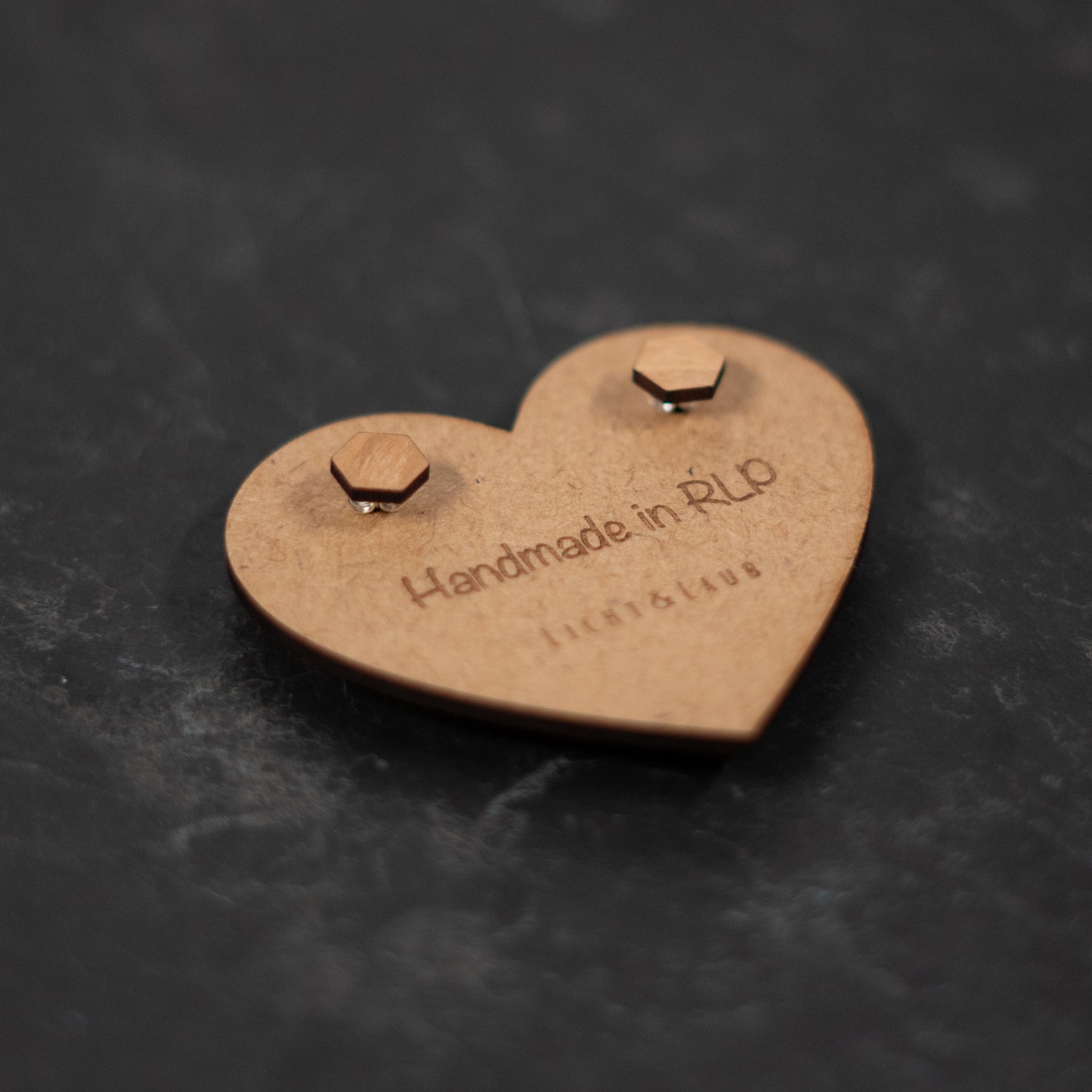 Horizon – Sechseckige Holz Ohrstecker – Kirschholz