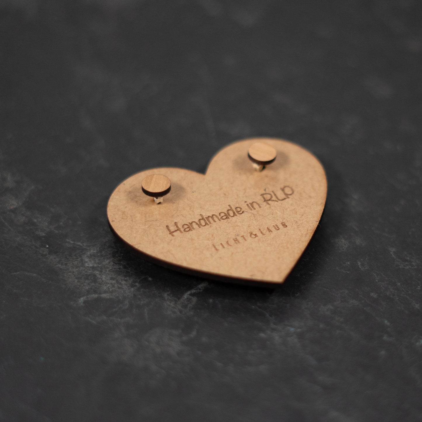 Sphere – Runde Ohrstecker aus Holz – Kirschholz