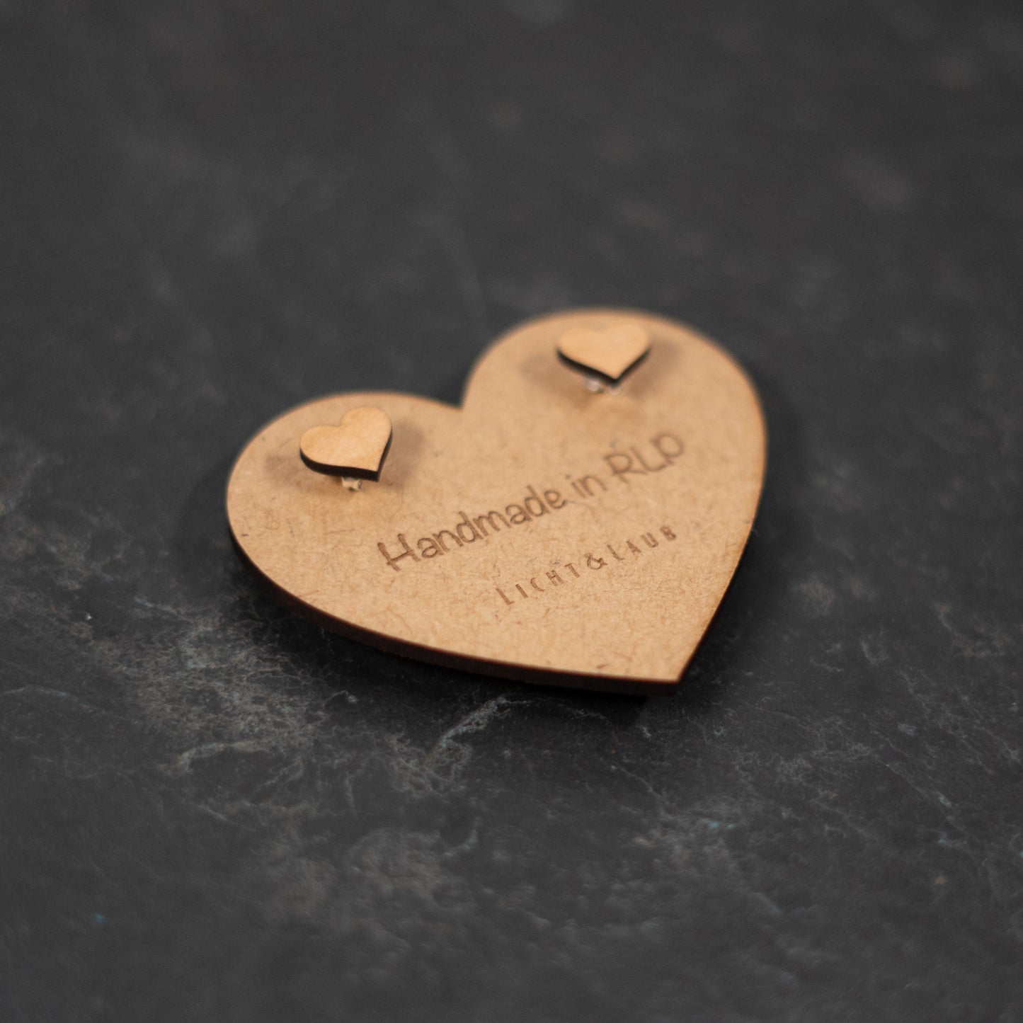 Core – Herz Ohrstecker aus Holz – Kirschholz