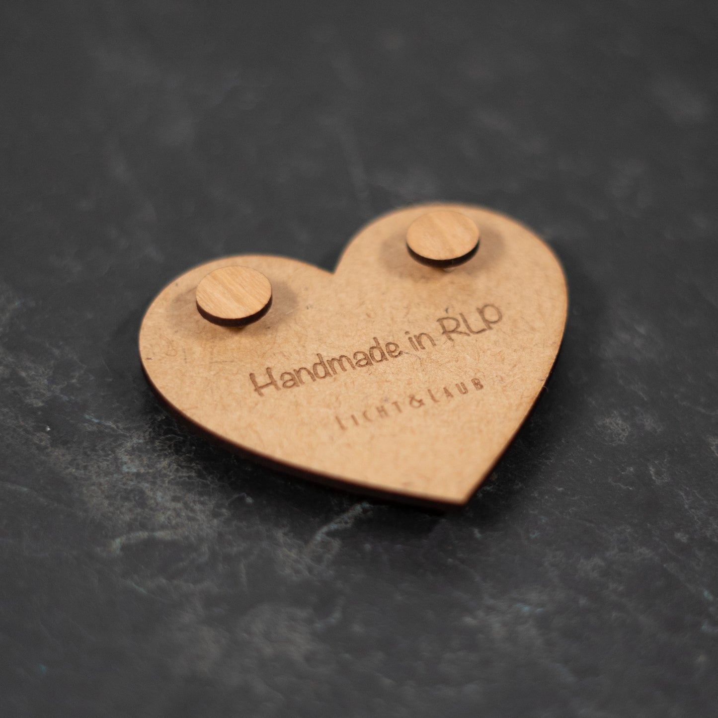 Sphere – Runde Ohrstecker aus Holz – Kirschholz
