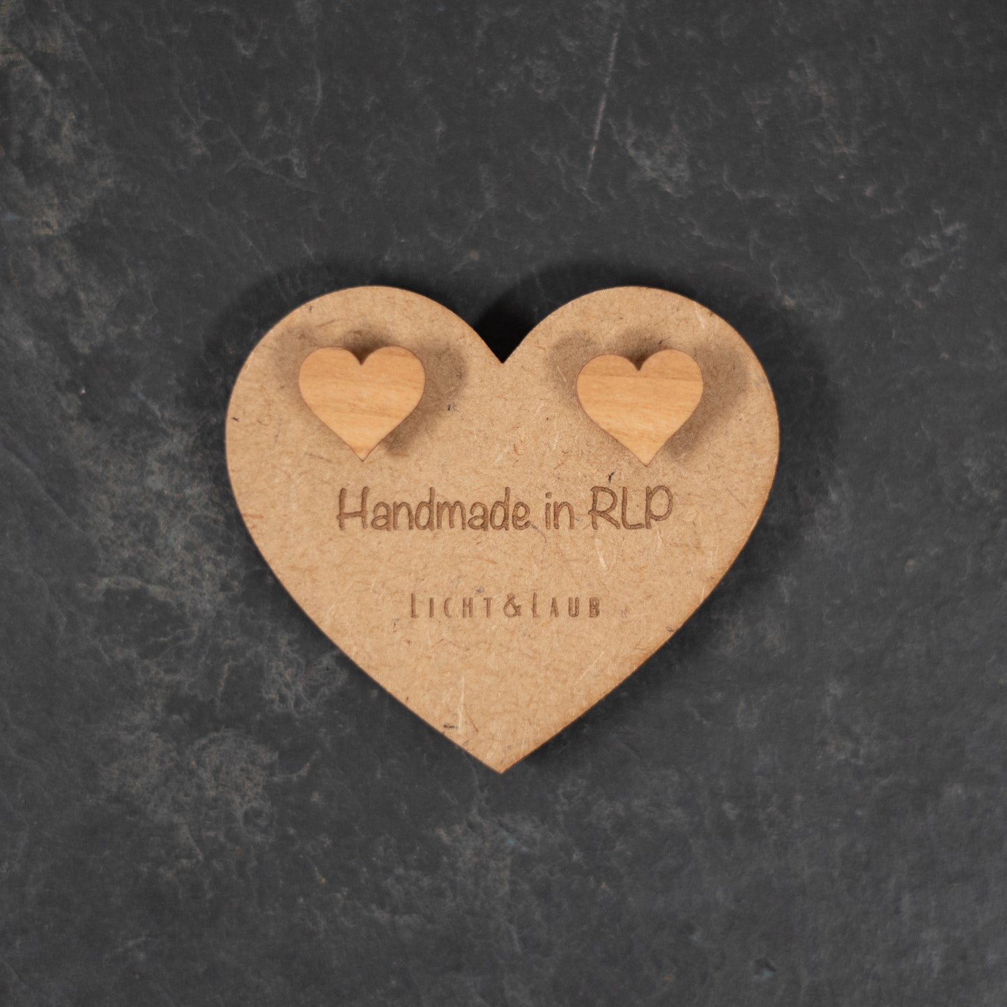Core – Herz Ohrstecker aus Holz – Kirschholz