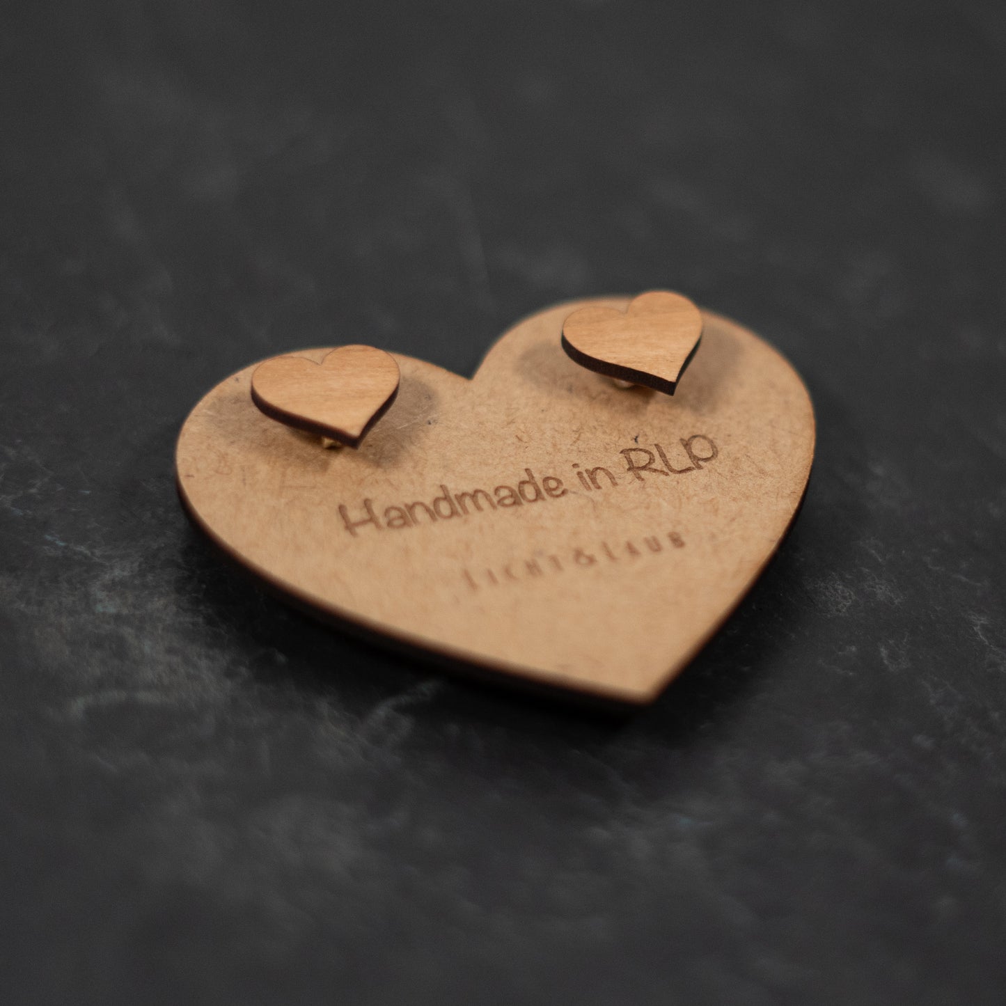 Core – Herz Ohrstecker aus Holz – Kirschholz