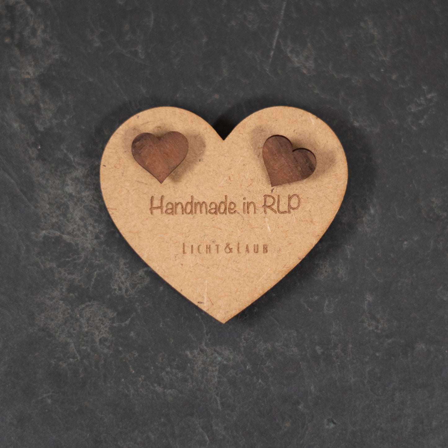 Core – Herz Ohrstecker aus Holz – Nussbaum
