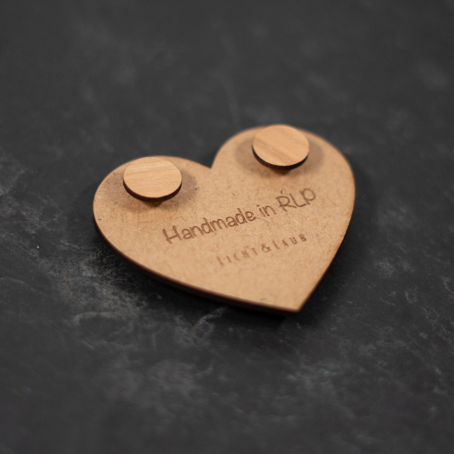 Sphere – Runde Ohrstecker aus Holz – Kirschholz