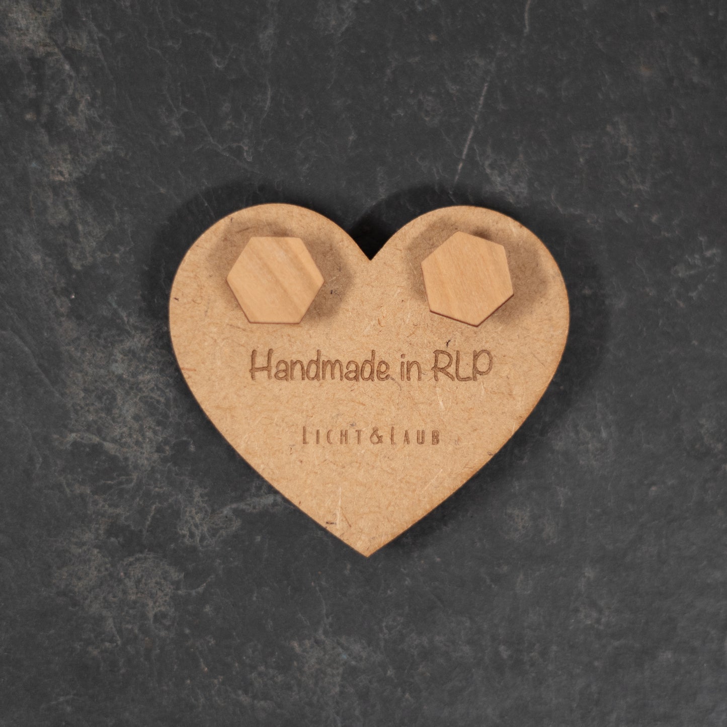 Horizon – Sechseckige Holz Ohrstecker – Kirschholz