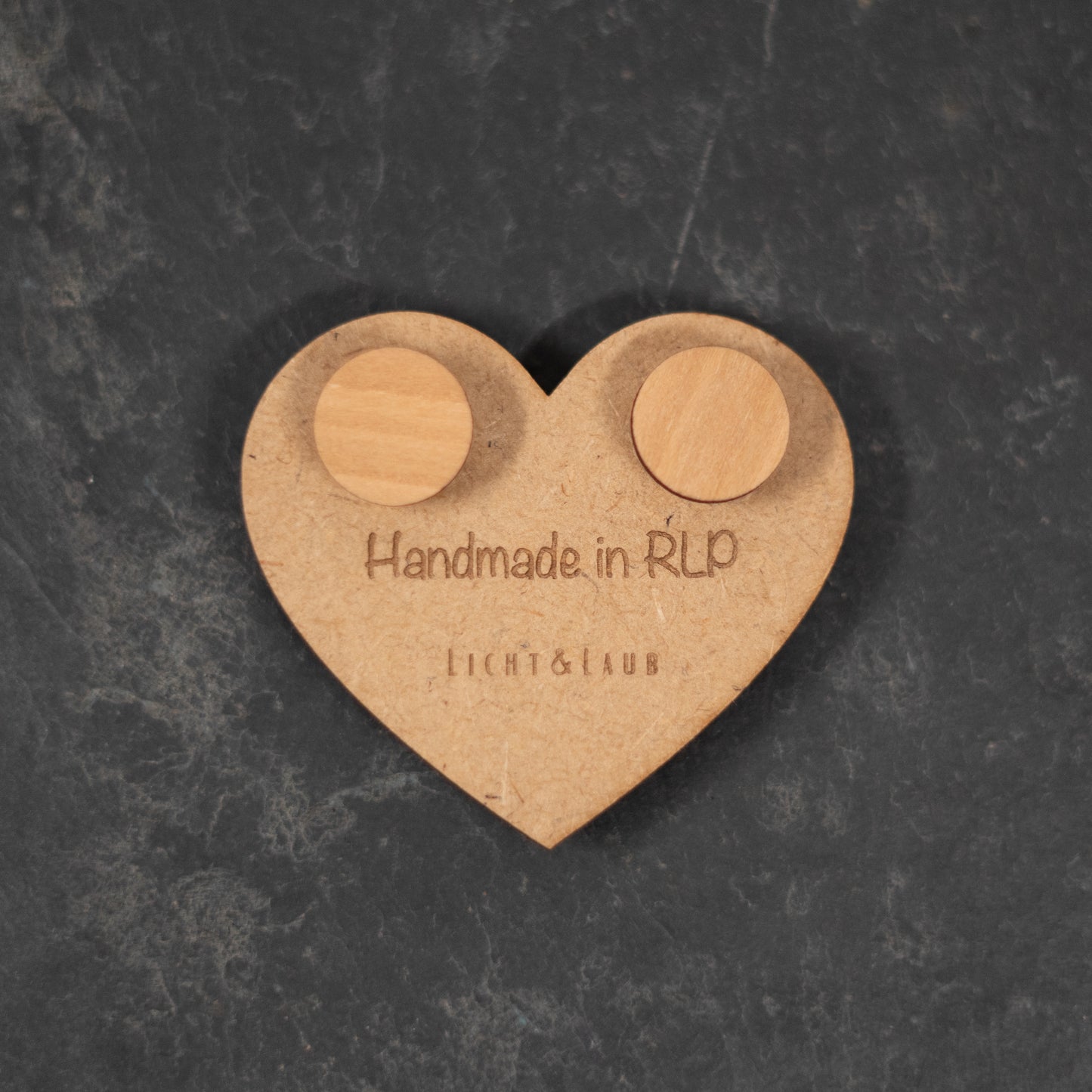 Sphere – Runde Ohrstecker aus Holz – Kirschholz