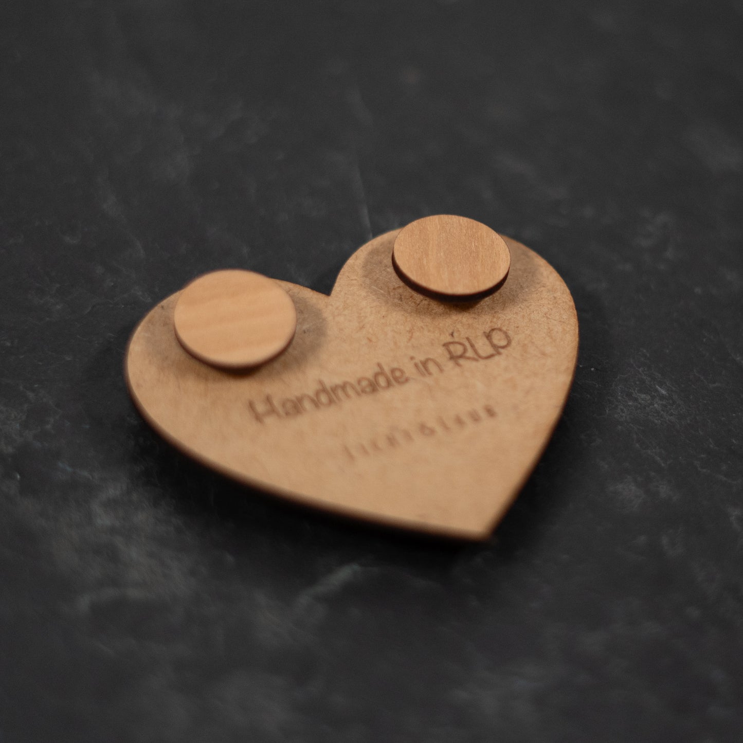 Sphere – Runde Ohrstecker aus Holz – Kirschholz