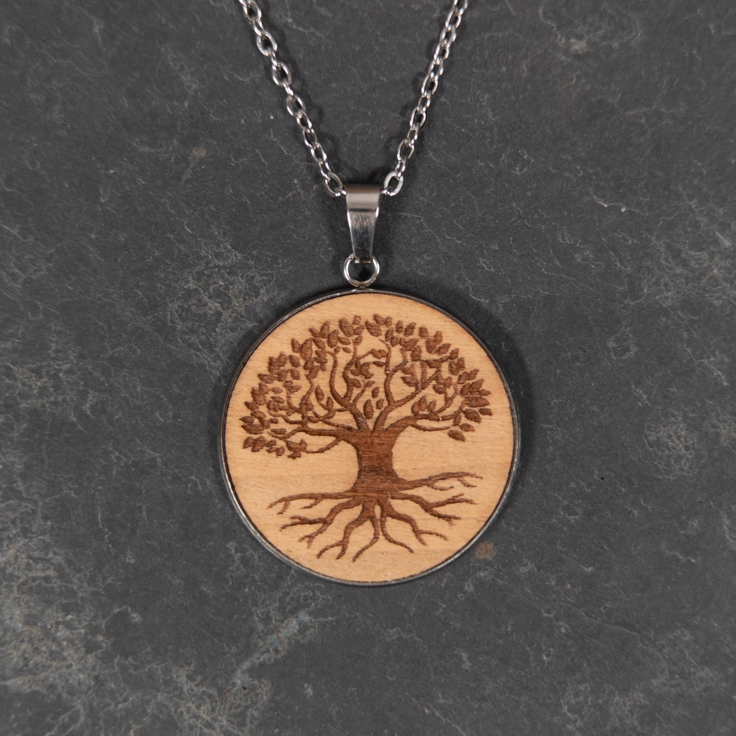 Baum des Lebens – Halskette aus Holz – Kirschholz