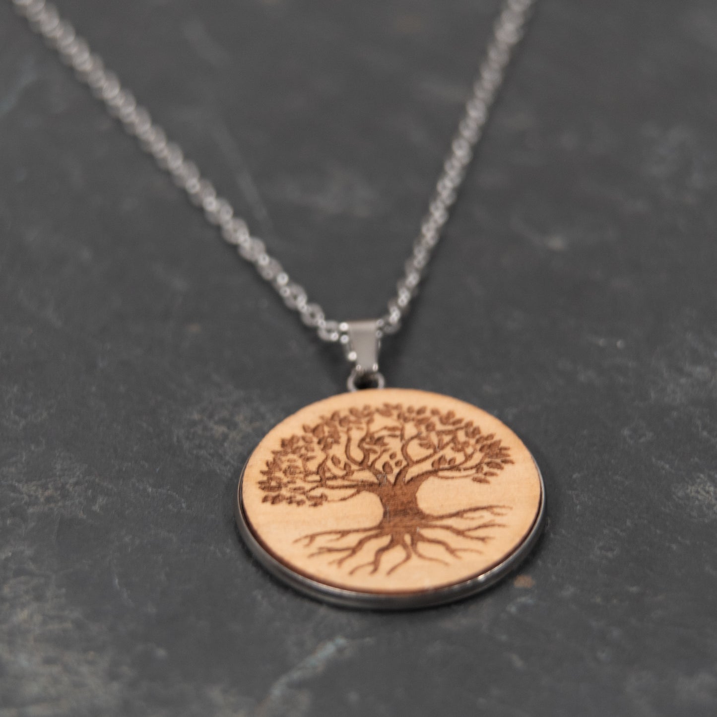 Baum des Lebens – Halskette aus Holz – Kirschholz