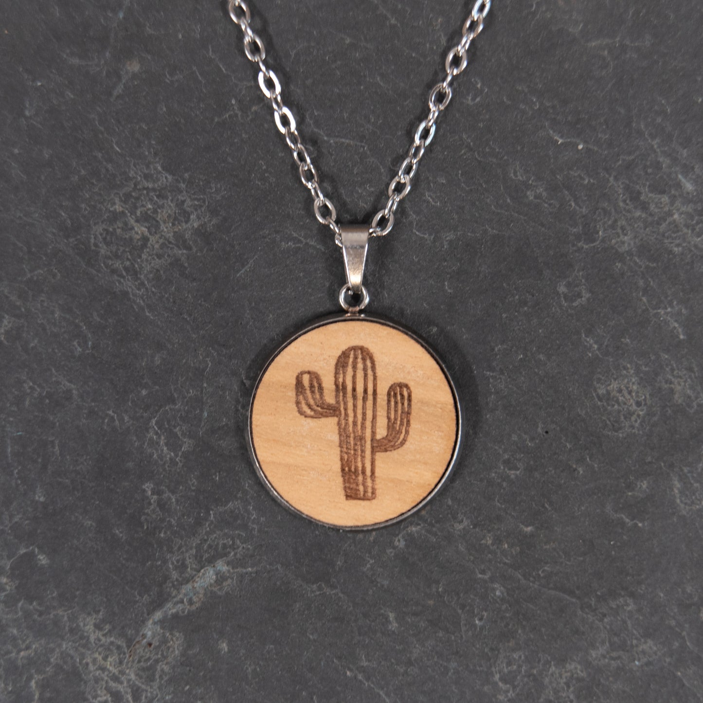 Saguaro – Halskette aus Holz – Kirschholz