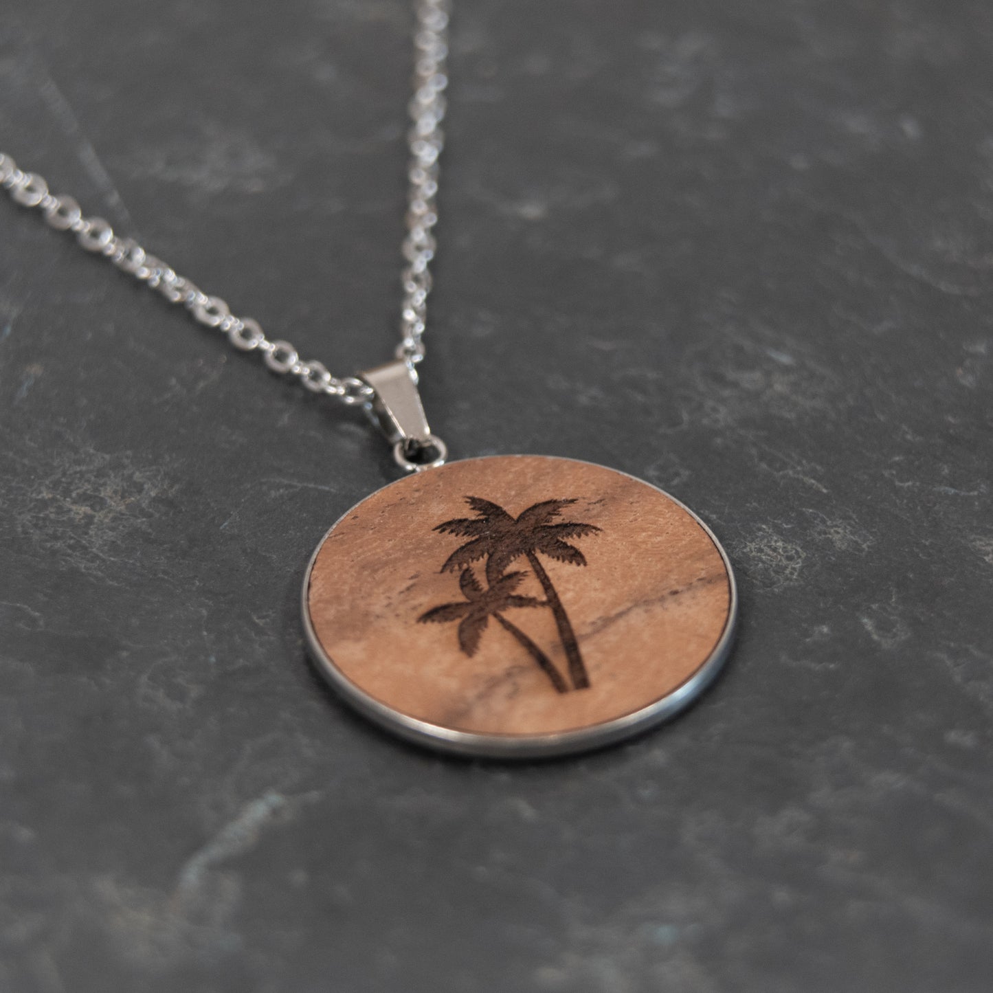 Palms – Halskette aus Holz – Nussbaum