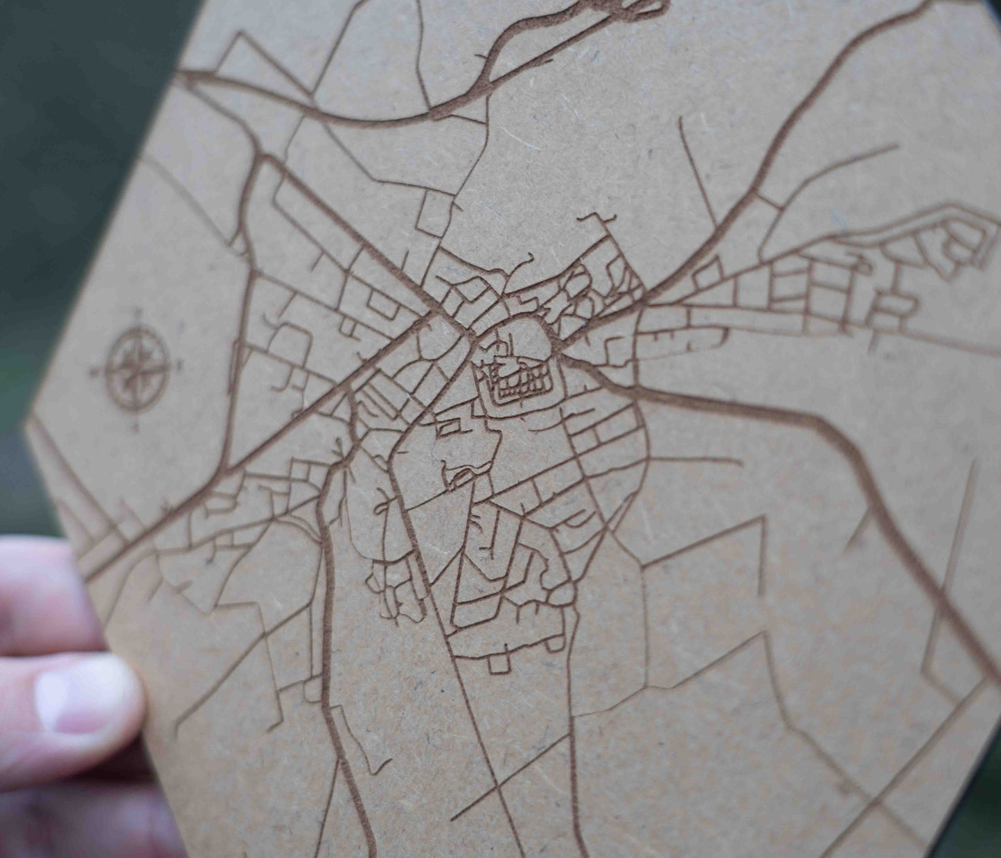 Hexa - Personalisierter Stadtplan aus Holz