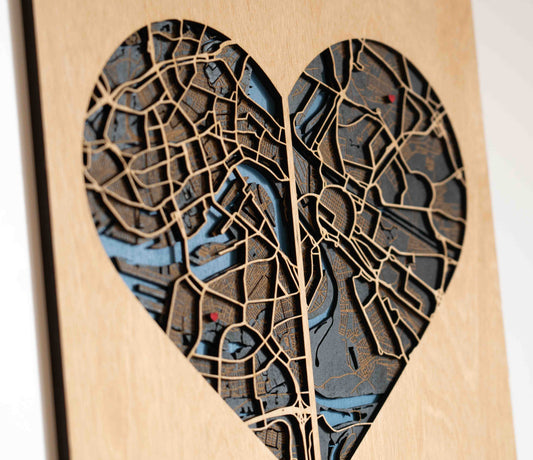 Zwei Städte, eine Liebe – Stadtplan aus Holz – 30x40 cm Herz – Hochzeitstag Geschenk