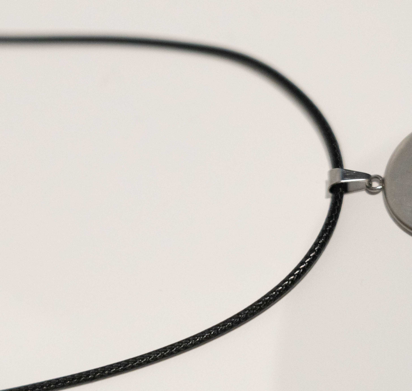 Lotus – Halskette aus Holz – Kirschholz