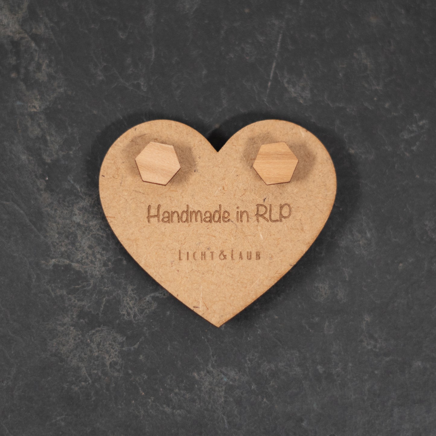 Horizon – Sechseckige Holz Ohrstecker – Kirschholz