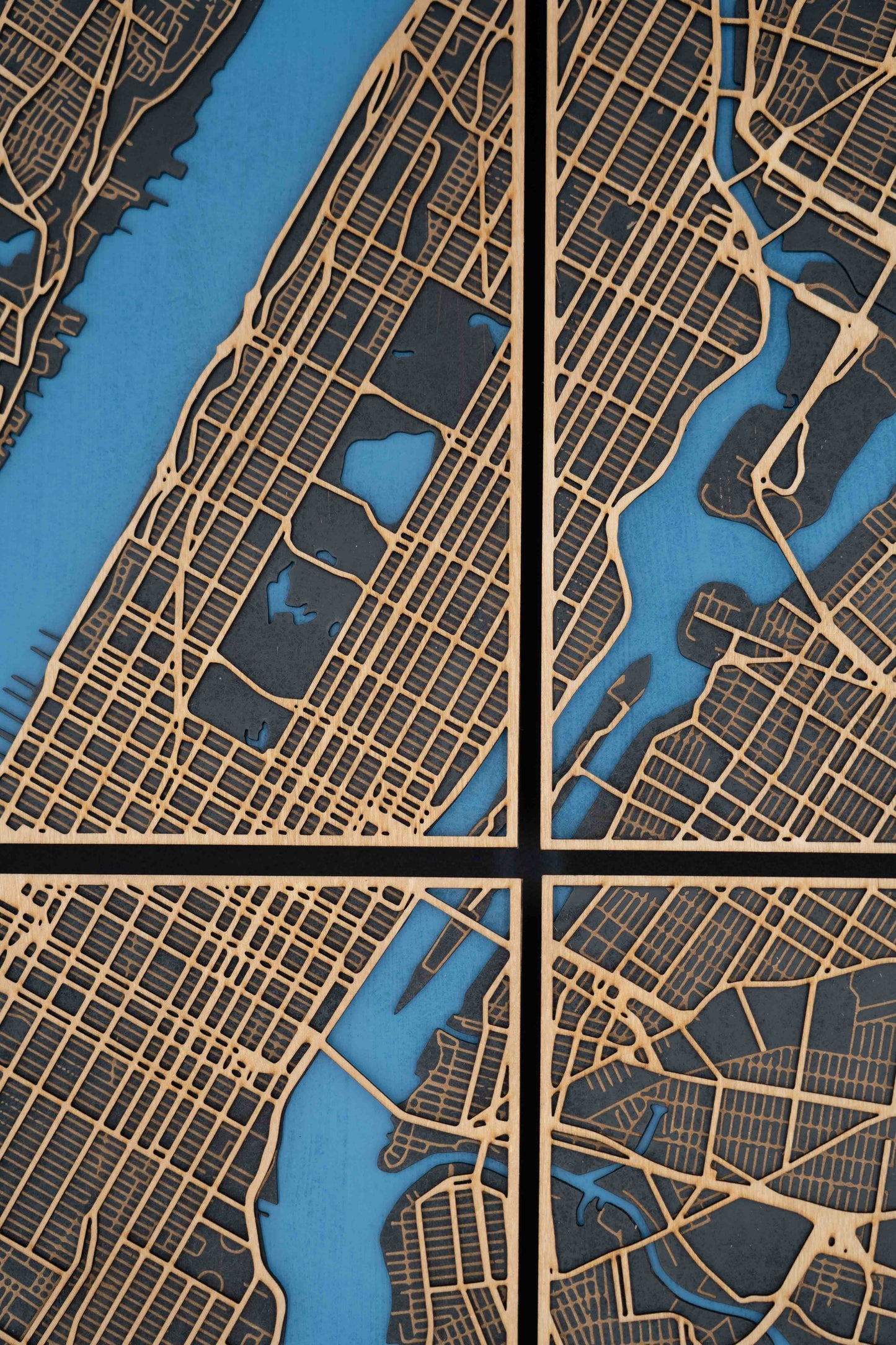 New York City Holz-Stadtplan – 4-teiliges 3D Wandbild (Gesamtgröße 58 × 82 cm)