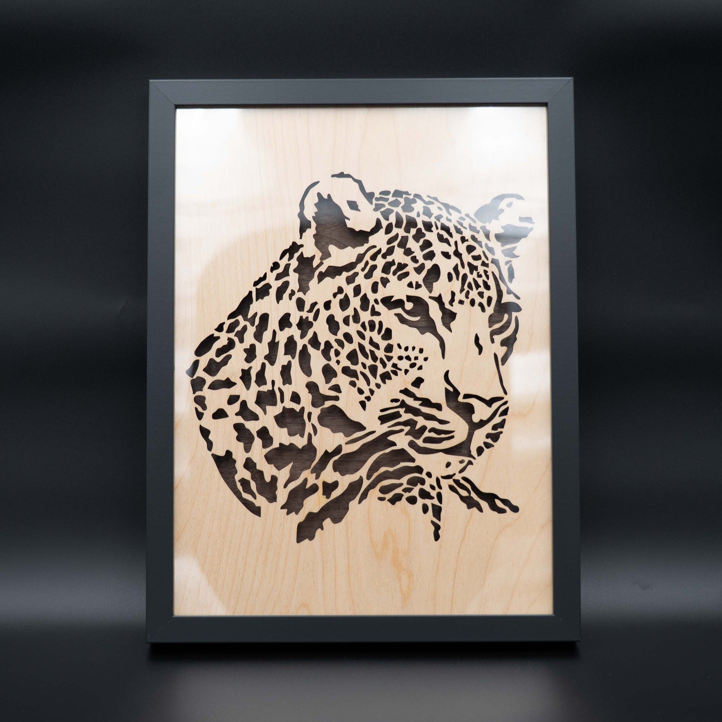 Leopard 3D Wandbild aus Holz – Birke & Nussbaum mit Schatteneffekt (32×42 cm)