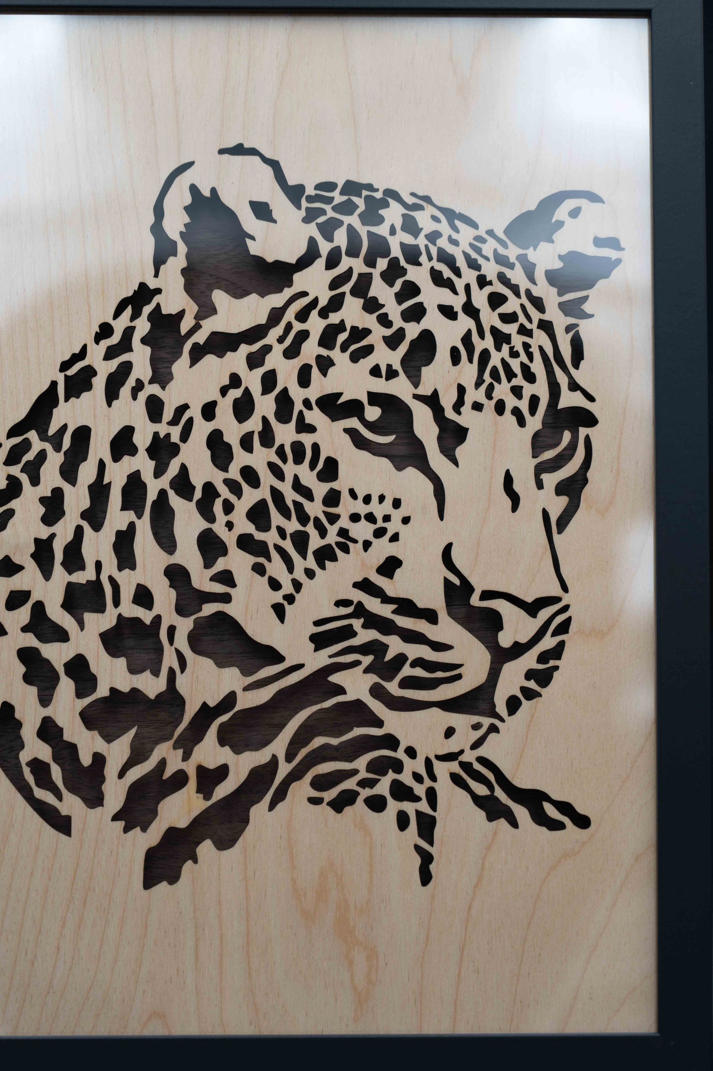 Leopard 3D Wandbild aus Holz – Birke & Nussbaum mit Schatteneffekt (32×42 cm)