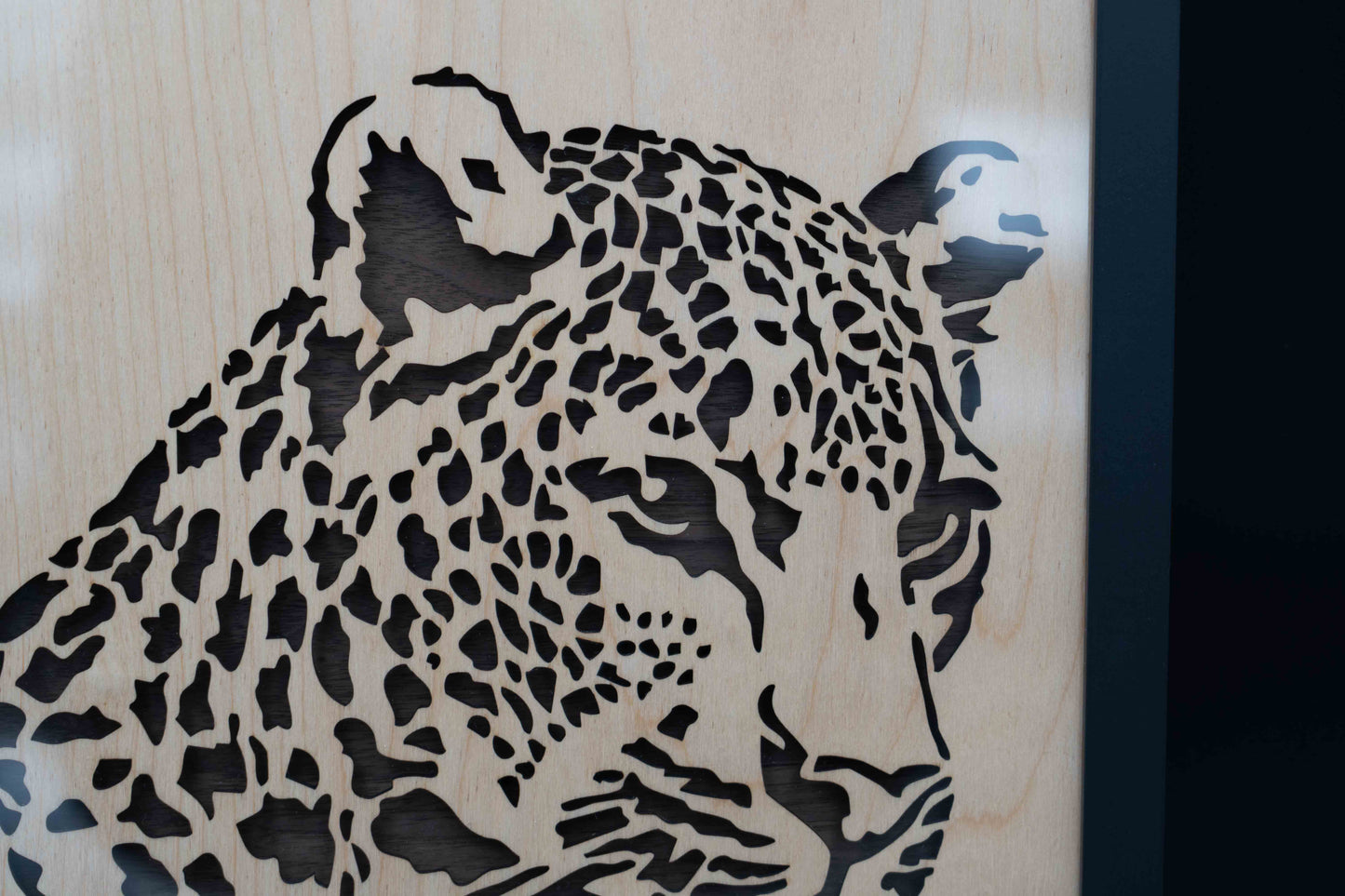 Leopard 3D Wandbild aus Holz – Birke & Nussbaum mit Schatteneffekt (32×42 cm)