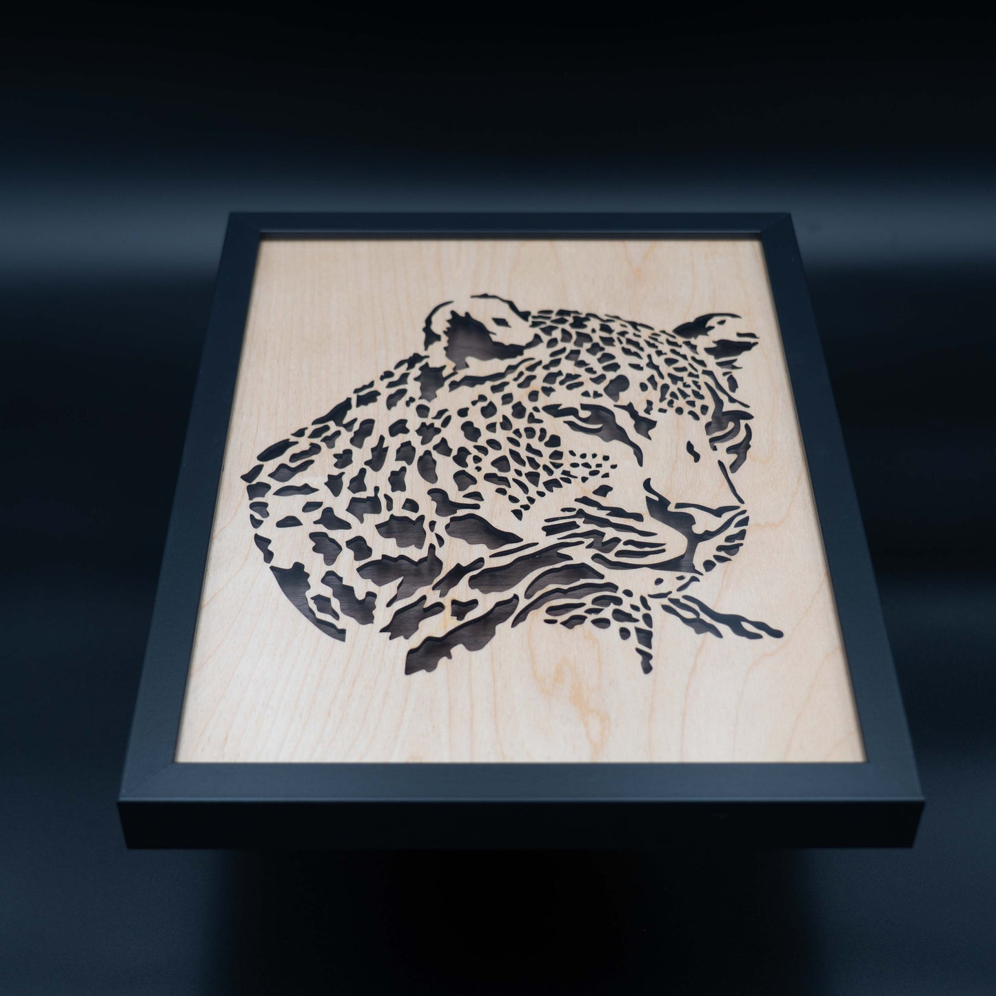 Leopard 3D Wandbild aus Holz – Birke & Nussbaum mit Schatteneffekt (32×42 cm)