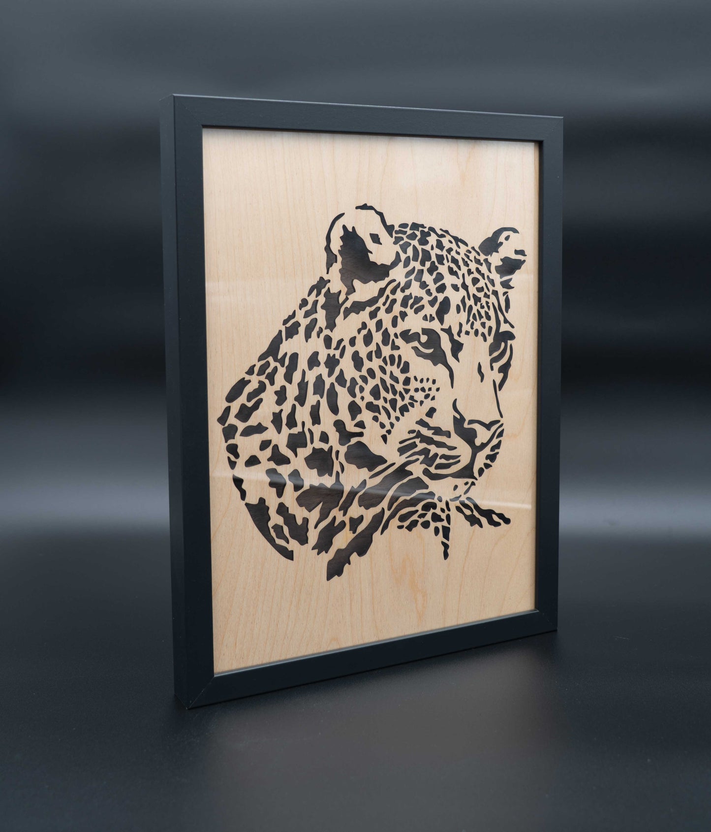 Leopard 3D Wandbild aus Holz – Birke & Nussbaum mit Schatteneffekt (32×42 cm)
