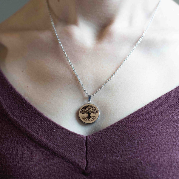 Baum des Lebens – Halskette aus Holz – Kirschholz